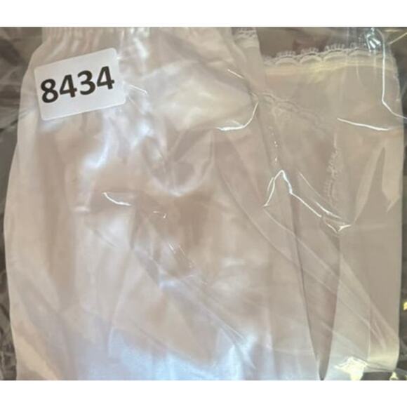 Vanity Fair Small White 22" Half Slip - Picture 6 of 6